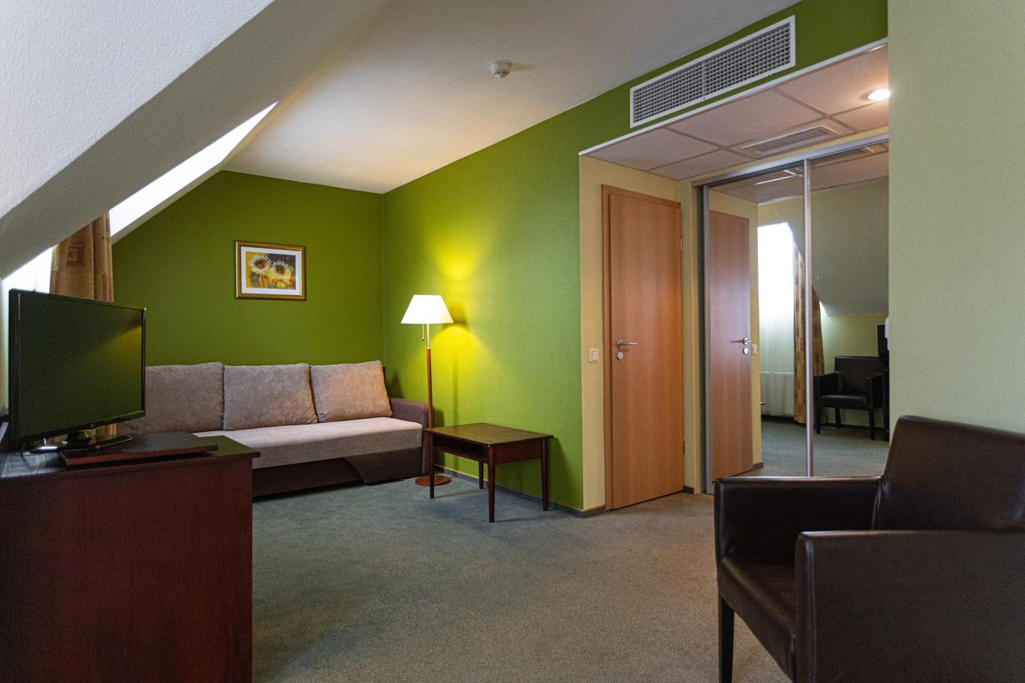 Good Stay Eiropa Hotel Economy Jurmala Ngoại thất bức ảnh